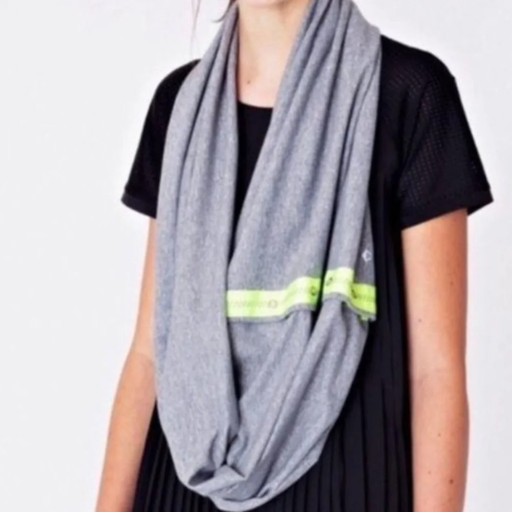 (A4) Ivivva By Lululemon Village Chill Scarf Snap Infinity Gray‎ Green One Size
